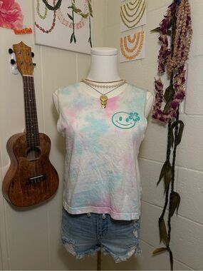 Tie-Dye Sleeveless Smile Graphic Tank Top